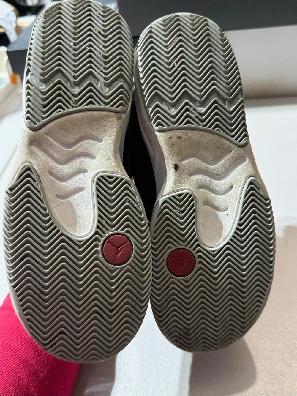 Jordan aura traction worn